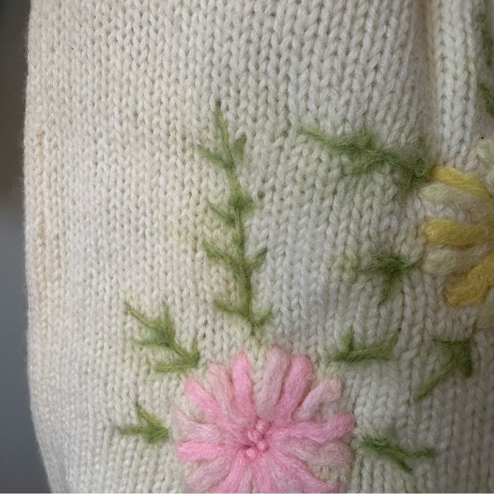 Vintage Hand-Loomed Wool Floral Cardigan – Made in Hong Kong Small 50s 60s - Picture 14 of 16